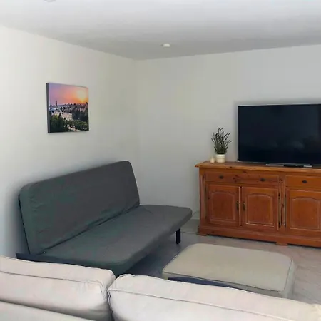 Ideal For Young Family At With Great Location! Apartment *